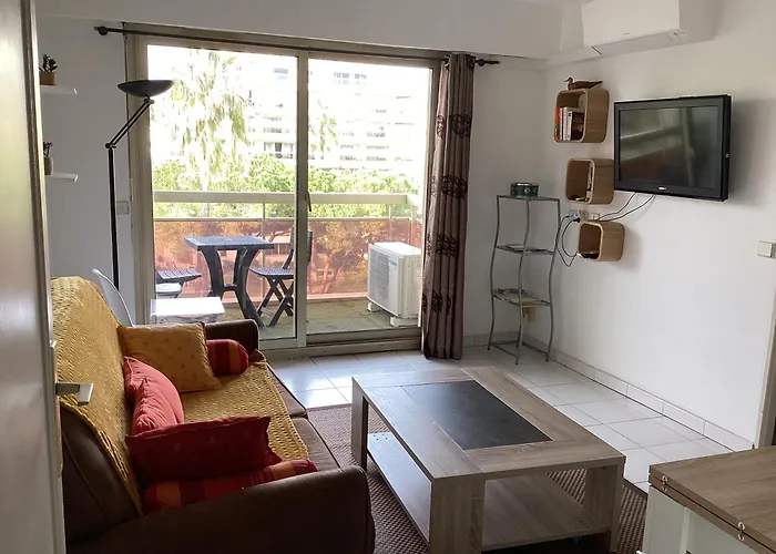 2 Pieces Meubles A Juan Les Pins Apartman