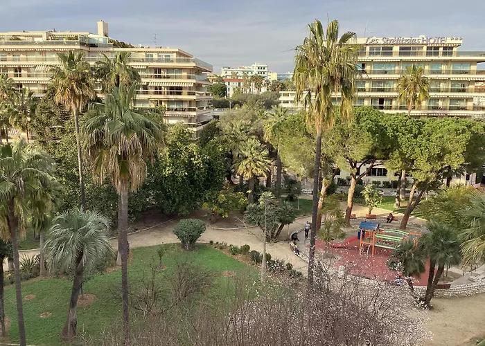 2 Pieces Meubles A Juan Les Pins Apartman